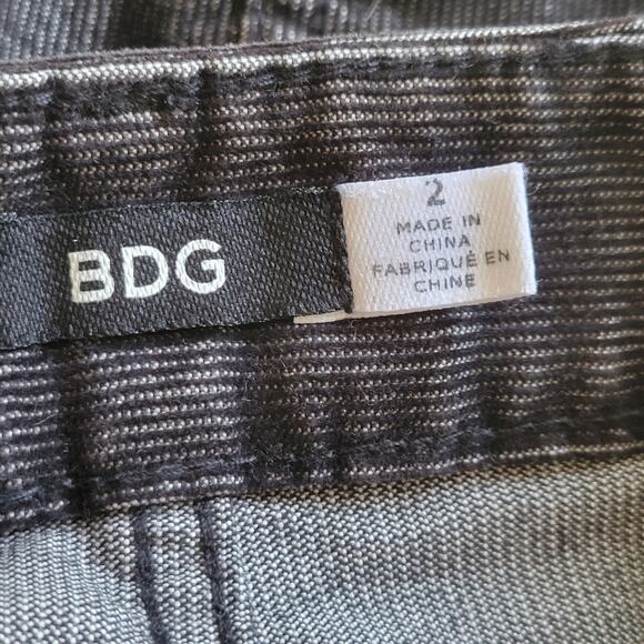 UO BDG size 2 black corduroy button front mini skirt - Picture 4 of 4